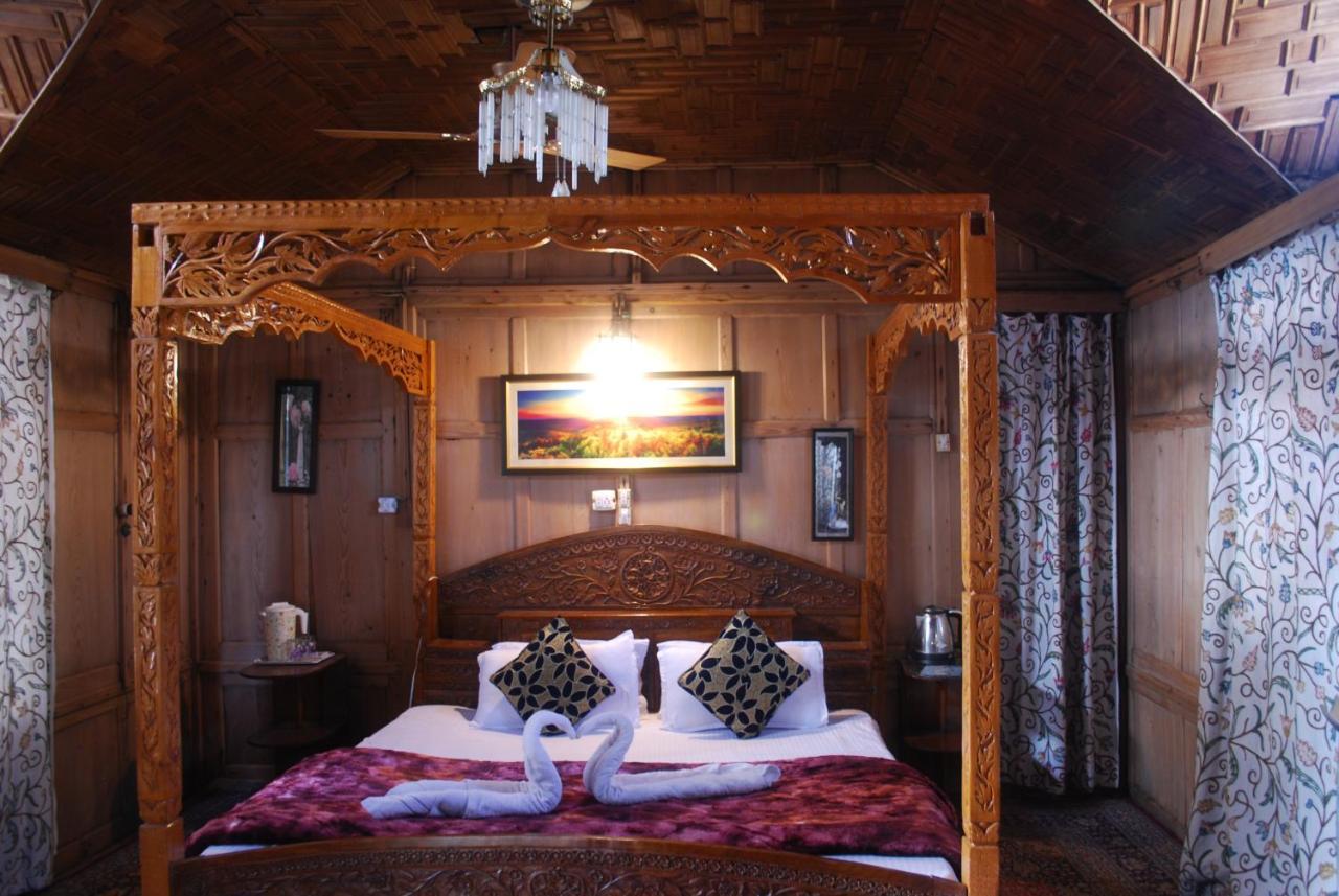 Young Shahzada Group Of Houseboats Srīnagar 외부 사진