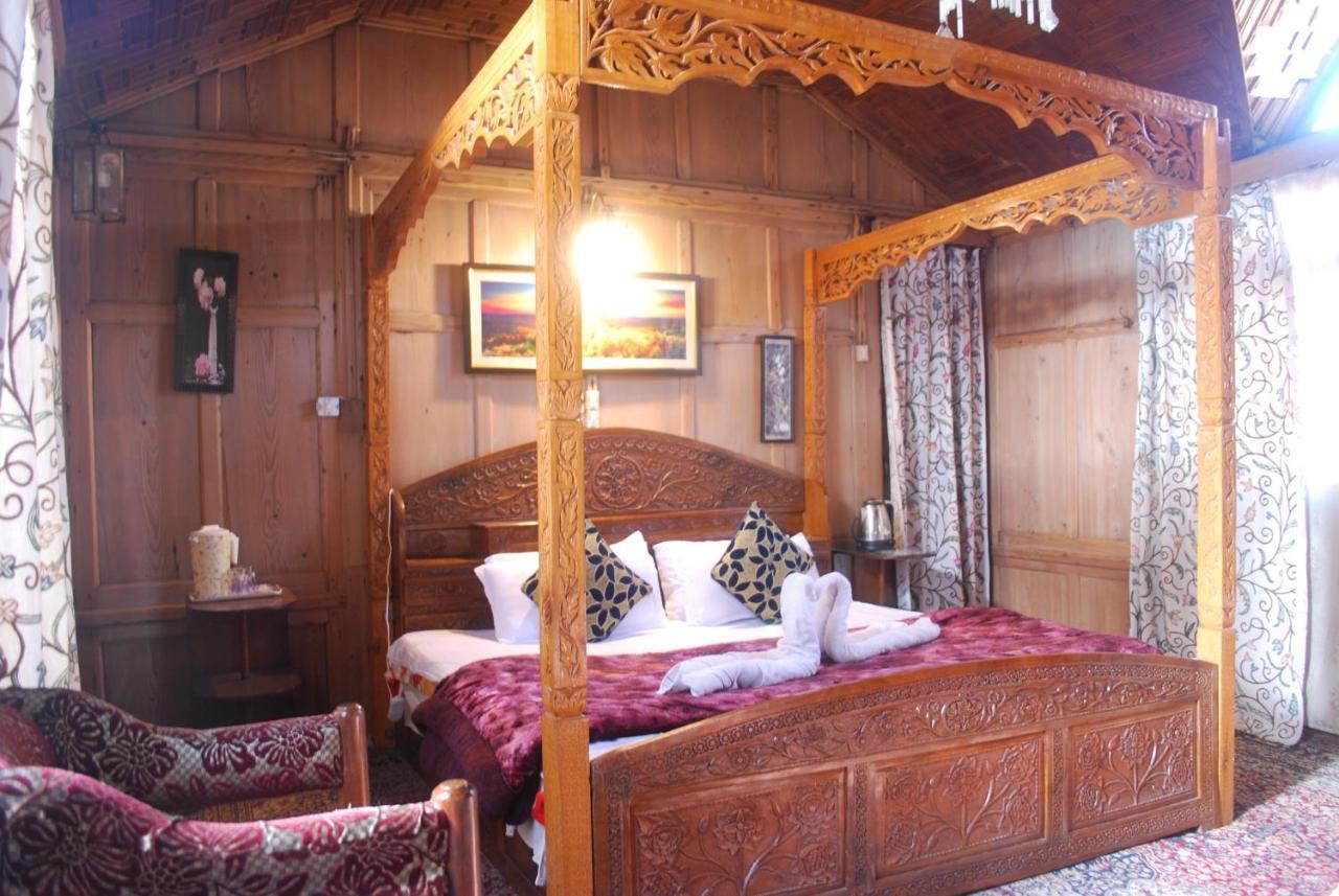 Young Shahzada Group Of Houseboats Srīnagar 외부 사진