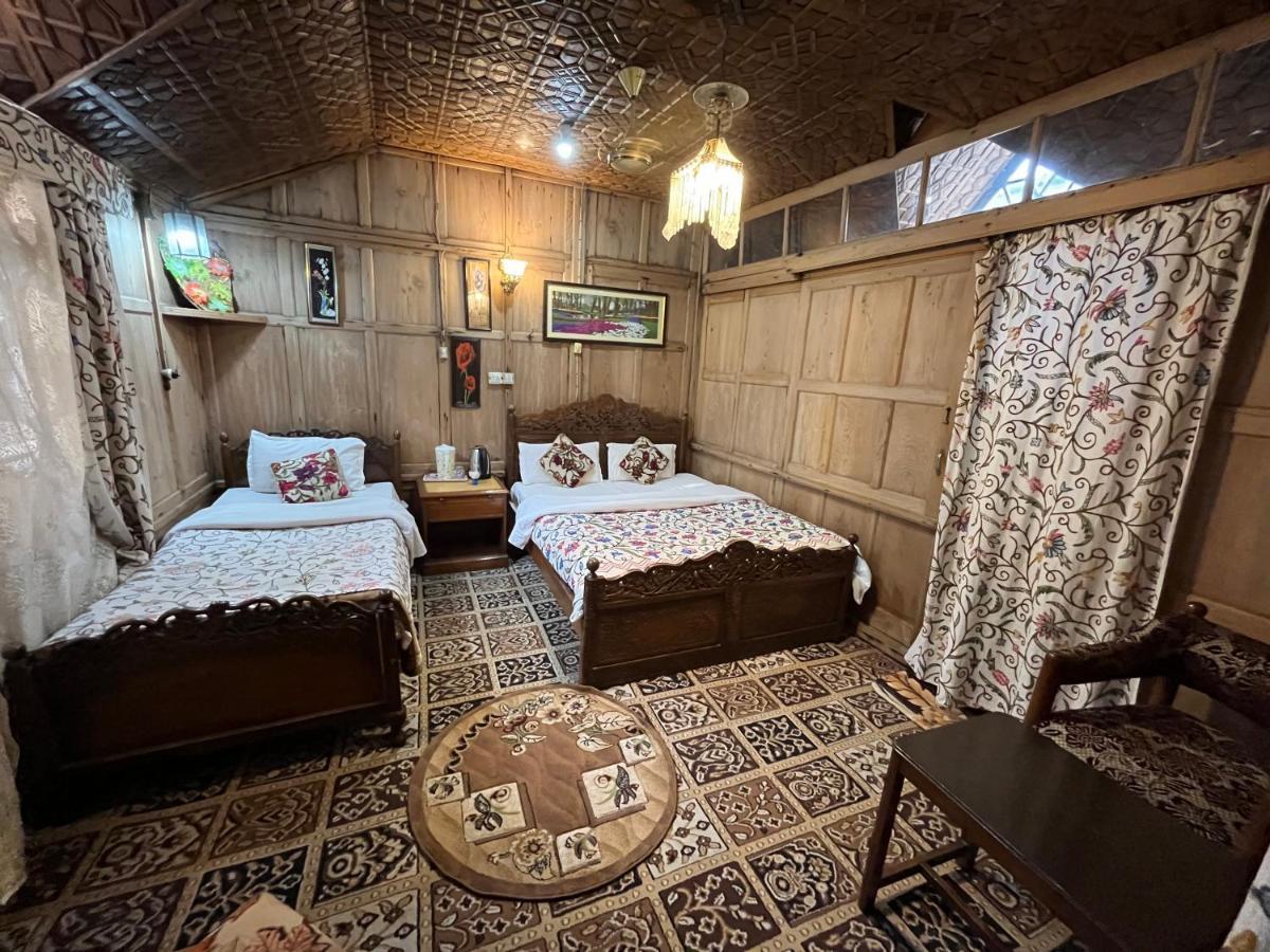 Young Shahzada Group Of Houseboats Srīnagar 외부 사진