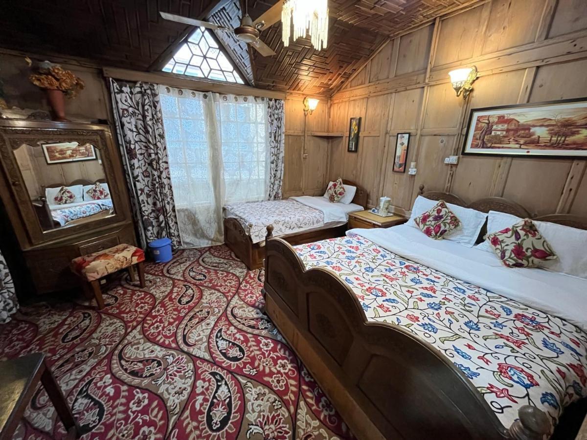 Young Shahzada Group Of Houseboats Srīnagar 외부 사진