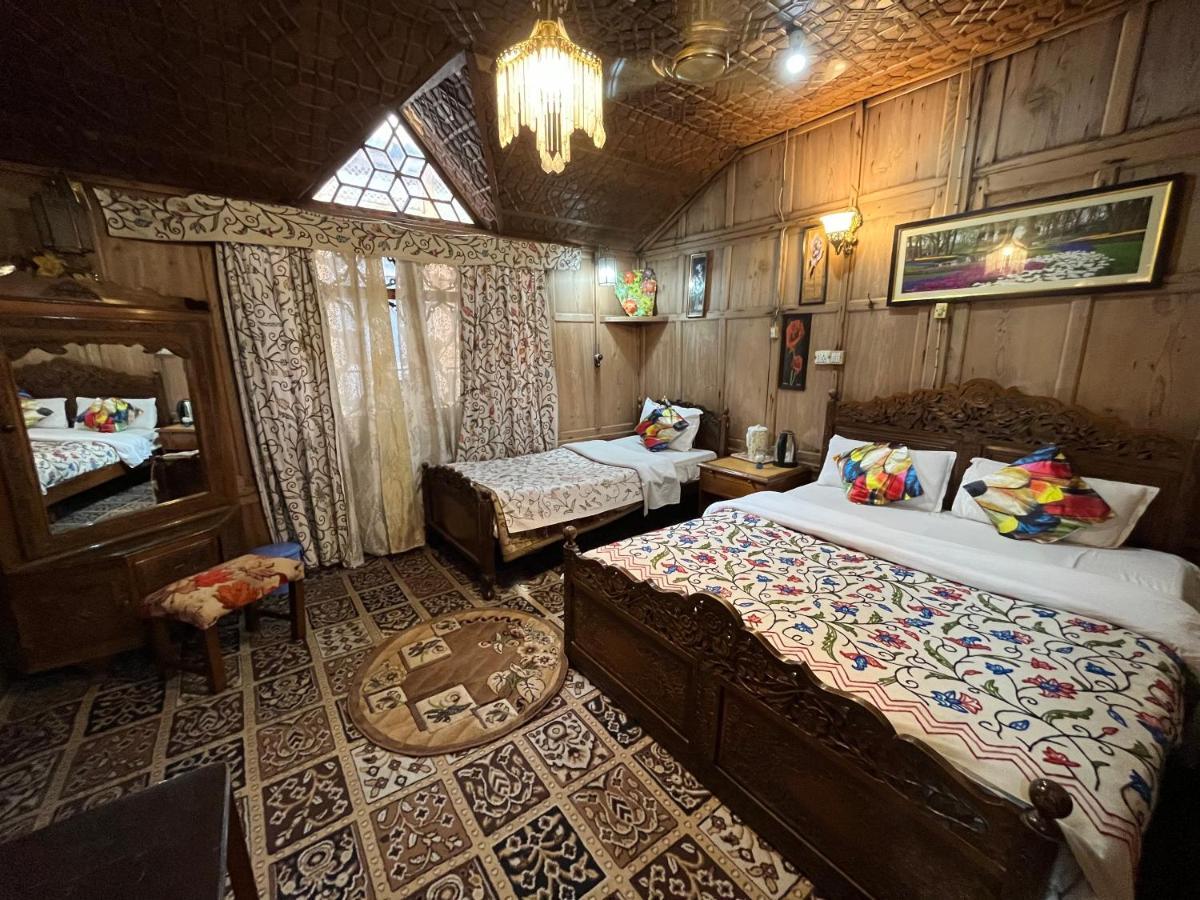 Young Shahzada Group Of Houseboats Srīnagar 외부 사진