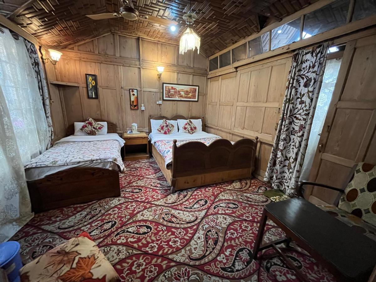 Young Shahzada Group Of Houseboats Srīnagar 외부 사진