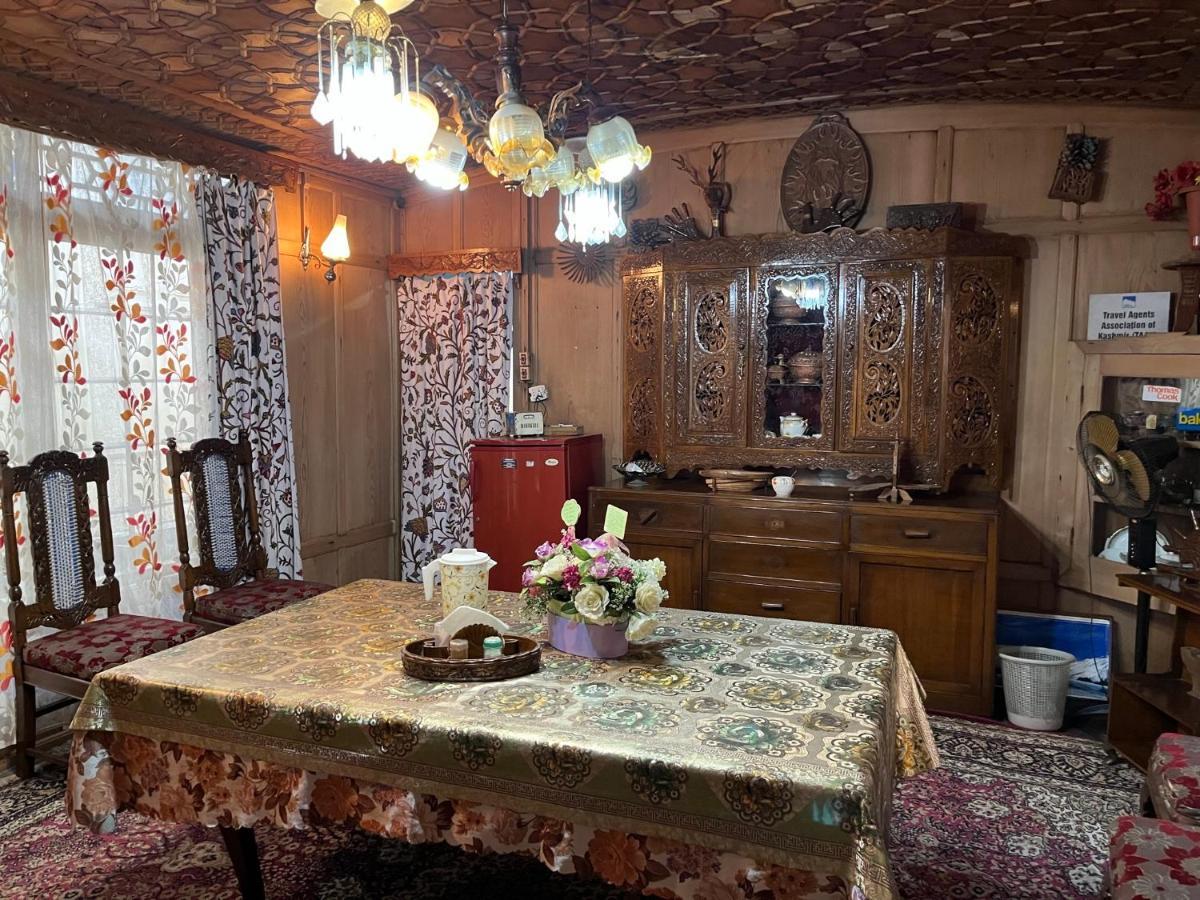 Young Shahzada Group Of Houseboats Srīnagar 외부 사진