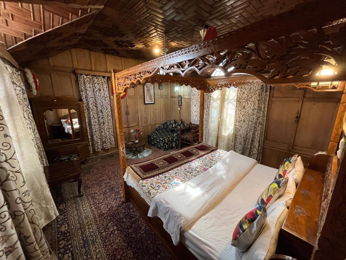 Young Shahzada Group Of Houseboats Srīnagar 외부 사진
