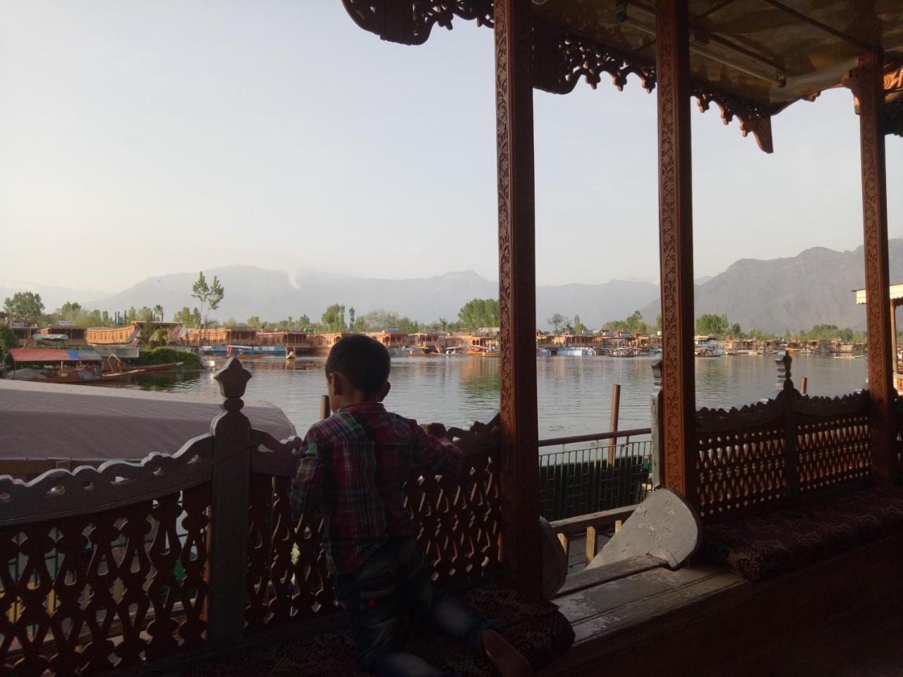 Young Shahzada Group Of Houseboats Srīnagar 외부 사진
